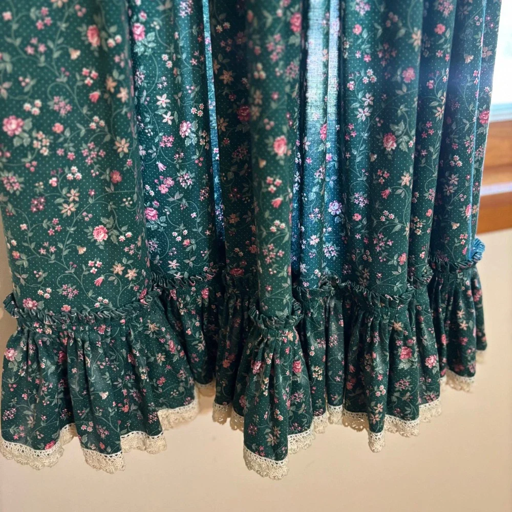 Vintage Dark Green Floral Ruffled Curtain Set with Lace Trim Cottagecore 45in